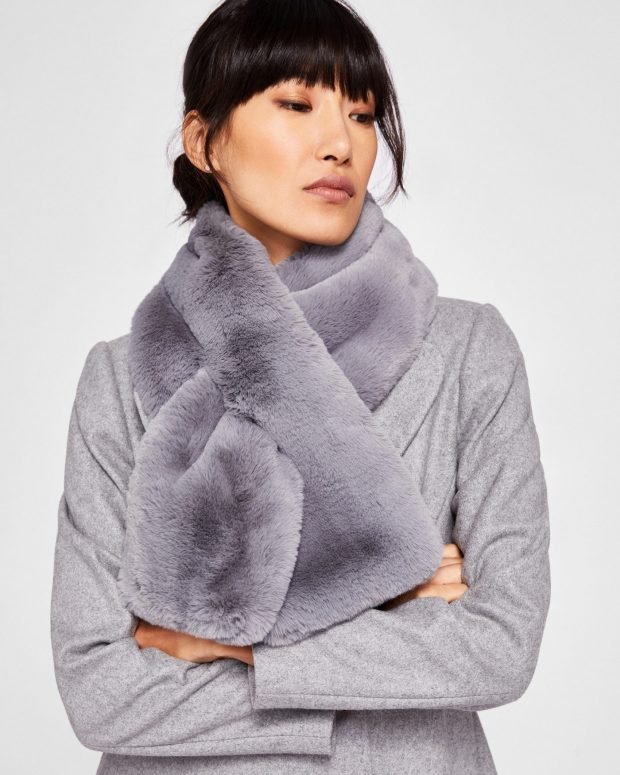 шапки и шарфы осень-зима 2020: серый меховой