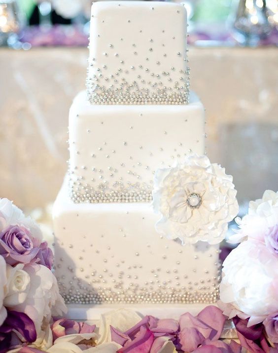Add a glamorous touch to your wedding reception with a lavish and elegant wedding cake.