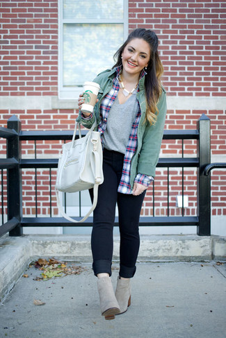 How to Wear Grey Suede Ankle Boots: This off-duty combo of a green military jacket and navy skinny jeans is super easy to put together in no time, helping you look amazing and prepared for anything without spending a ton of time going through your wardrobe. Introduce a pair of grey suede ankle boots to the mix for an extra touch of style.