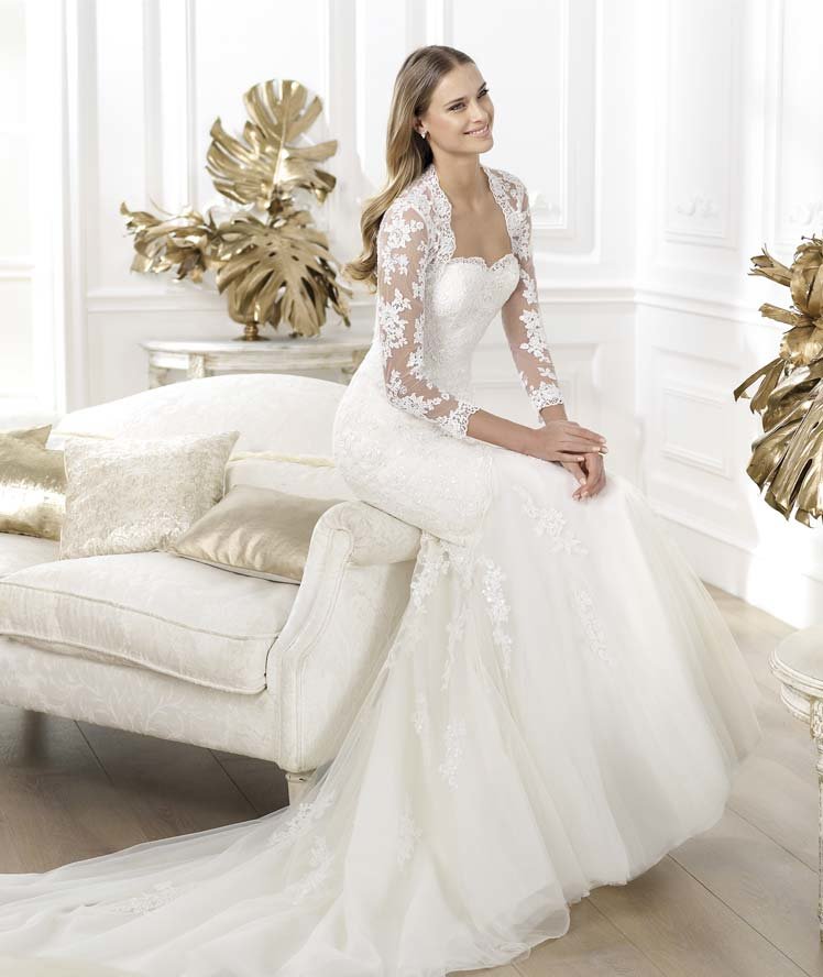 платье из гипюра свадебное с длинным рукавом