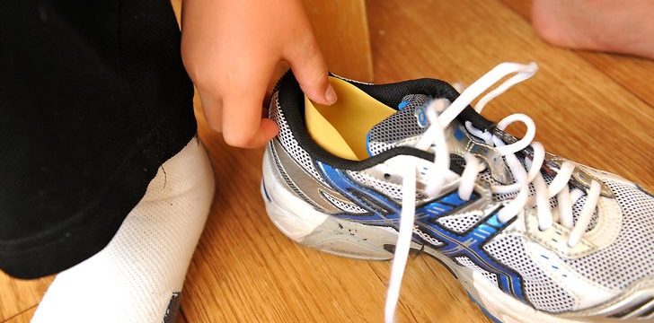 Как самостоятельно уменьшить размер обуви: советы для разной обуви разных материалов