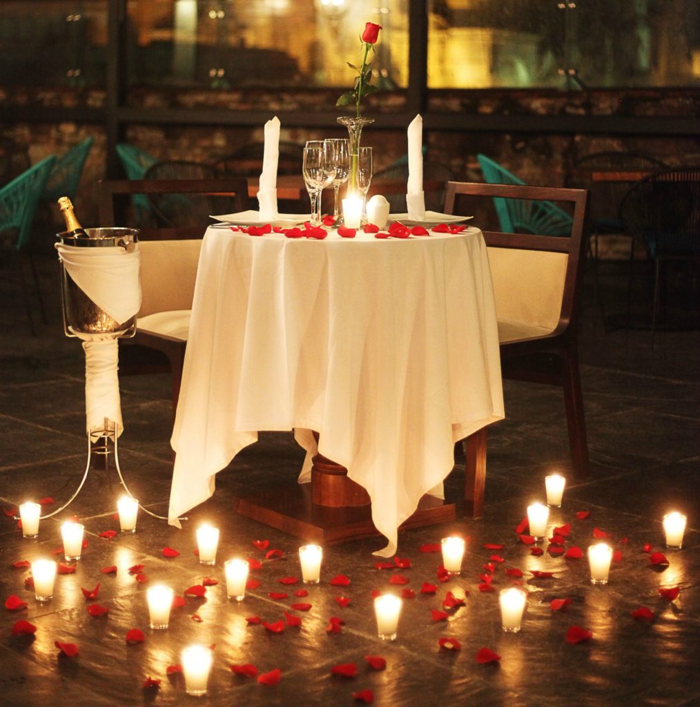 Свечи для романтического ужина.