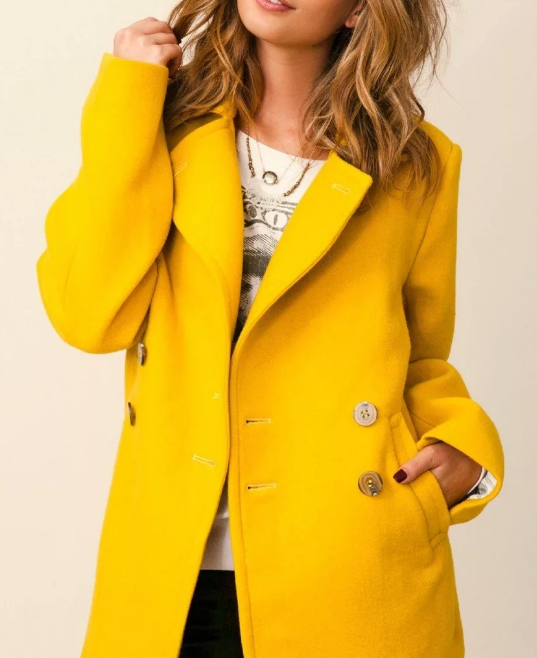 пальто желтое