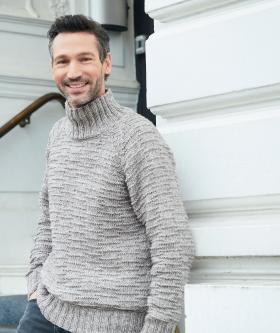 Мужской свитер с рукавом реглан и теневым узором