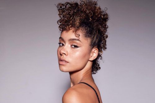 55 Sassy Short Curly Hairstyles 2020 To Wear At Any Age!