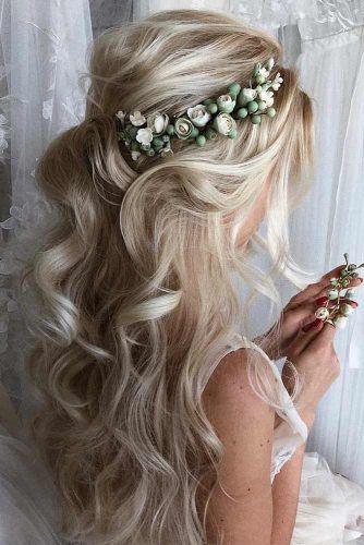 Accessorized Half Up Prom Hairstyles #promhairstyles #longhair #hairstyles #halfuphairstyles