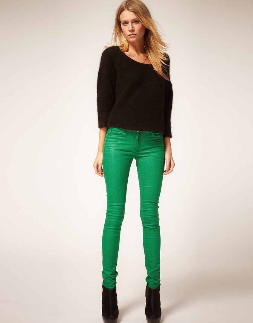 С чем носить зеленые джинсы