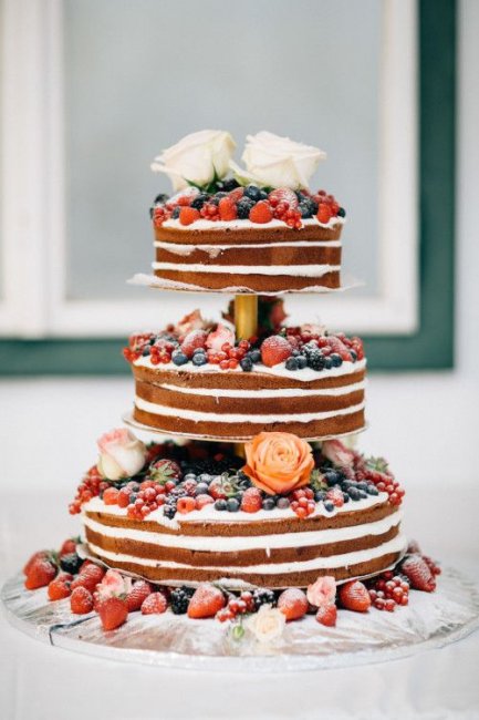 Свадебный торт без мастики с подставками ля каждого слоя