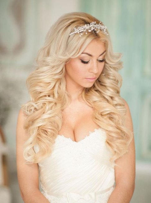 Невеста с накрученными волосами