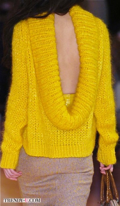 Желтый как солнце свитер из коллекции от Alexander McQueen
