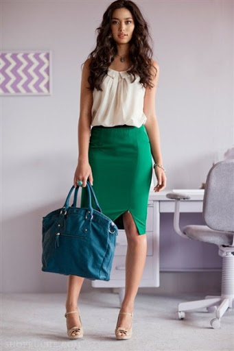 С чем носить зеленую юбку-карандаш: вариант для офиса
