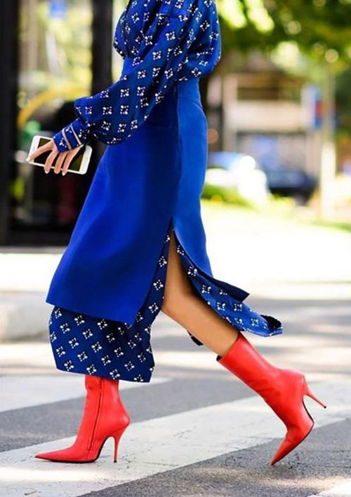Красная облегающая обувь с синим верхом