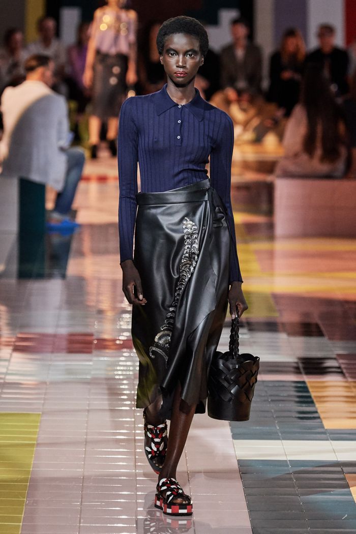 Модная кожаная юбка 2020 из коллекции Prada