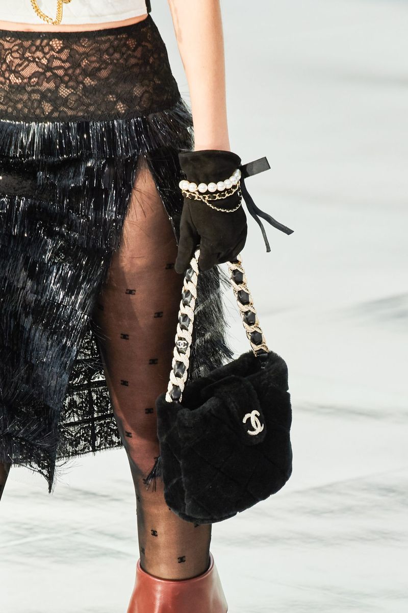 Модные сумки осень-зима 2020-2021 на цепочке из коллекции Chanel