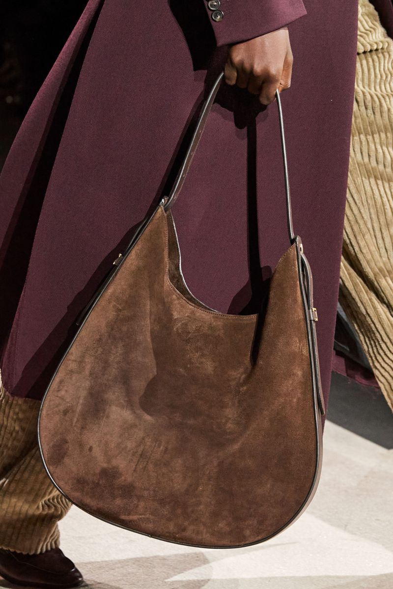 Модные сумки осень-зима 2020-2021 модель хобо из коллекции Tod