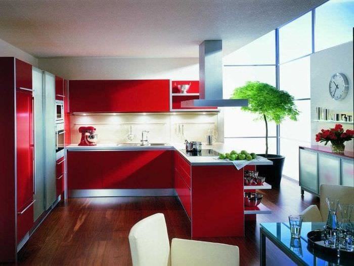 сочетание красного с другими цветами в декоре квартиры